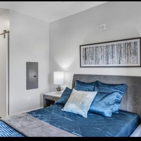 Spacious With Great Amenities Free Garage Parking Nashville