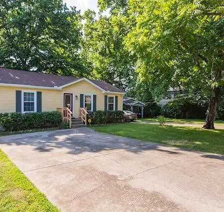 3 Bedroom Only 3 Miles From Downtown Nashville