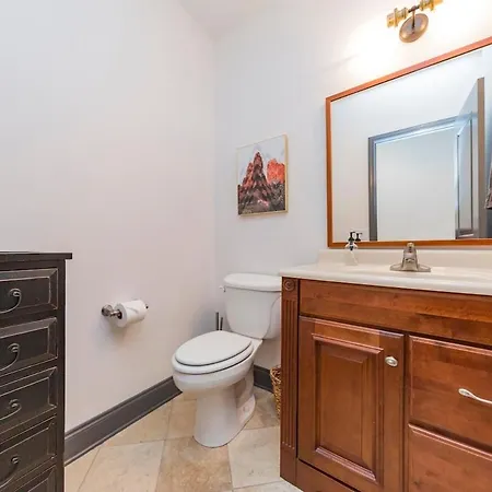 Holiday home 2 Chic Lofts Right On Broadway Strip Sleeps 10 *