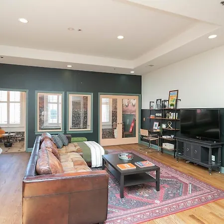2 Chic Lofts Right On Broadway Strip Sleeps 10 * Nashville