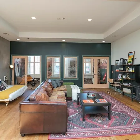 2 Chic Lofts Right On Broadway Strip Sleeps 10 Holiday home Nashville