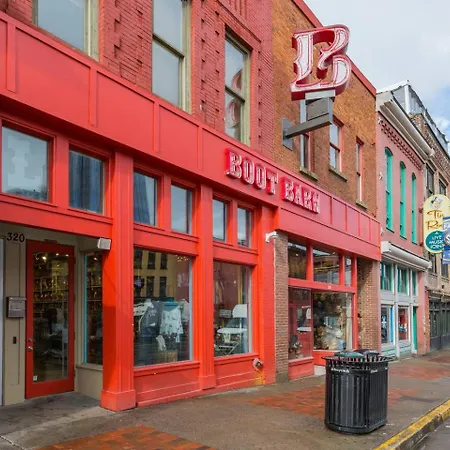 Spacious Penthouse On The Broadway Strip Apartment Nashville