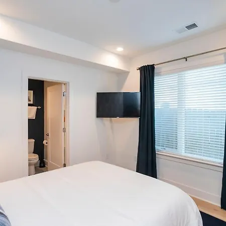 1 5 Miles To Broadway Rooftop Deck W Views Holiday home Nashville