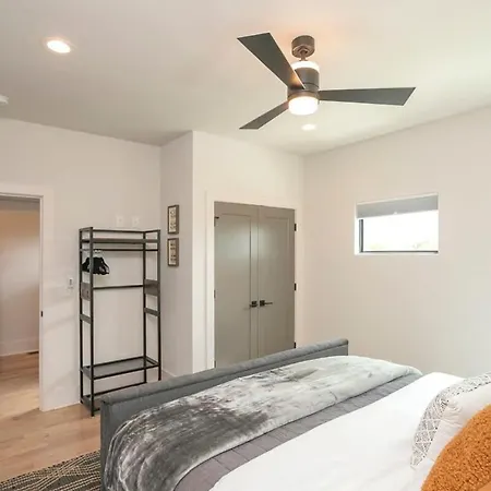 Holiday home The Lemon Drop Walk To Cafes Shops & Vandy Nashville
