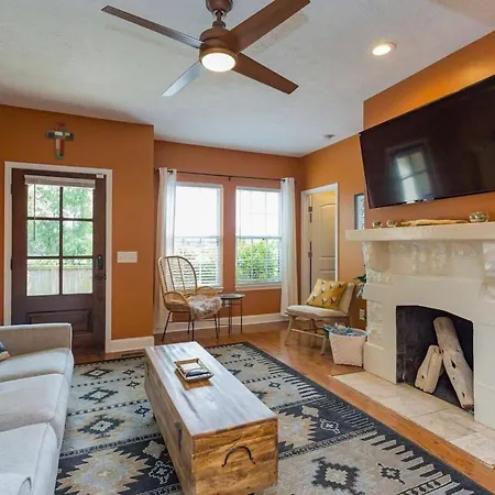 Perfect In Prime Walkable Location Holiday home *