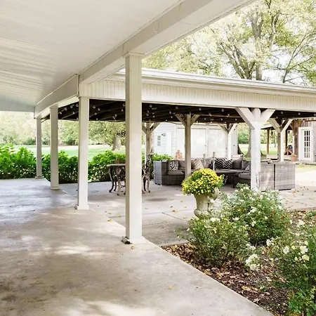 Holiday home Enchanting Retreat 15 Minutes To