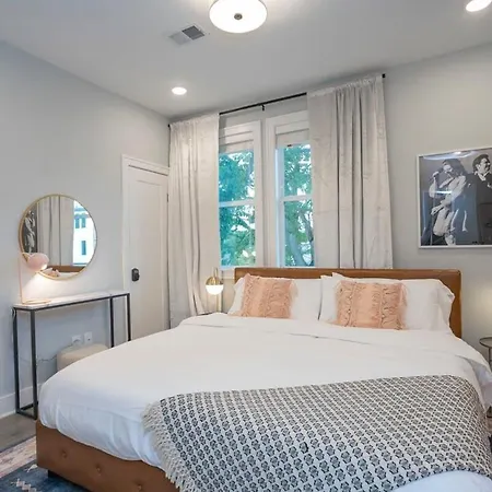 Holiday home 3 King Beds In Hip East Nash 1 Mile To Dwntn