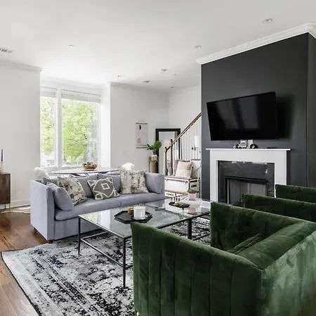Relax Into Urban Chic At A Textured East Holiday home