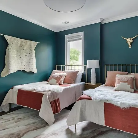 Relax Into Urban Chic At A Textured East