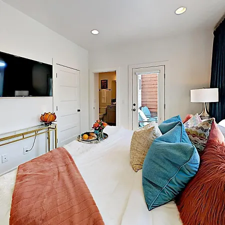 2 6 Miles To Downtown End Unit Free Parking Holiday home Nashville