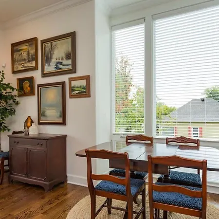 Holiday home Relaxing In East Nash Walk To Shops And Cafes *