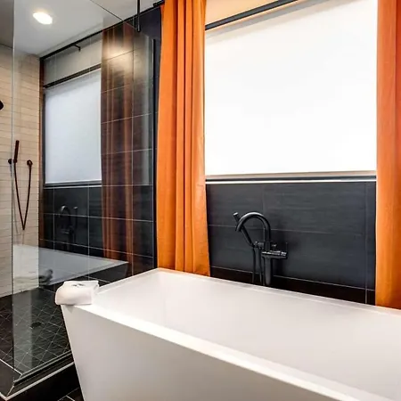 Stylish New Gulch Rooftop Deck W Views Holiday home