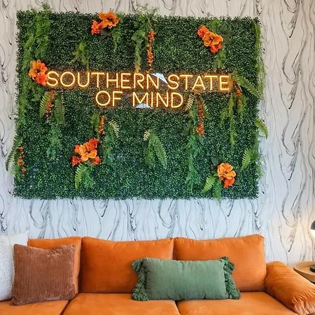 Stylish New Gulch Rooftop Deck W Views Holiday home *