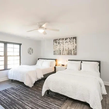 Spacious Only 2 Miles From Downtown Holiday home Nashville