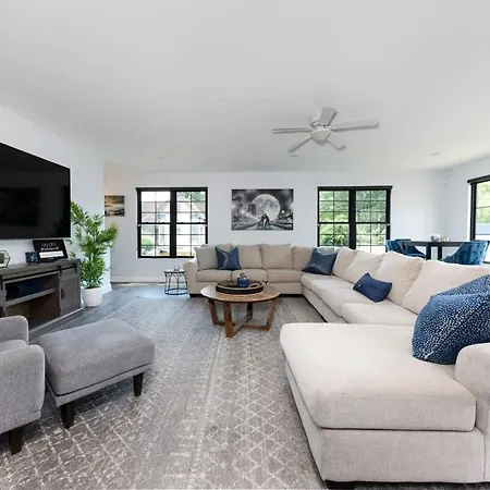 Spacious Only 2 Miles From Downtown * Nashville