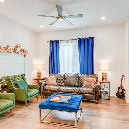 Bright Townhome ~ 5 Mi To Downtown! *