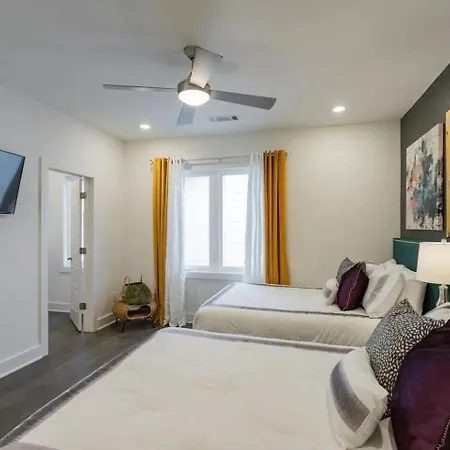 Spacious 4br Sleeps 12 All Bedrooms W Smart Tv *