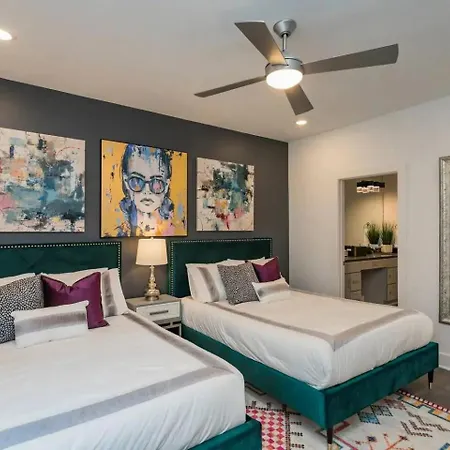 Spacious 4br Sleeps 12 All Bedrooms W Smart Tv