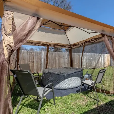 Holiday home New 1 Mile To Downtown Hot Tub Free Park
