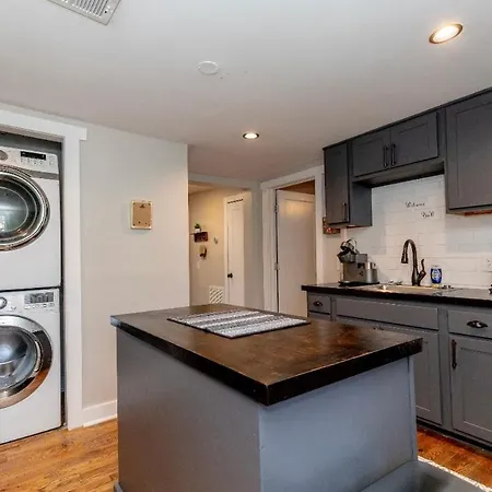 Holiday home New 1 Mile To Downtown Hot Tub Free Park