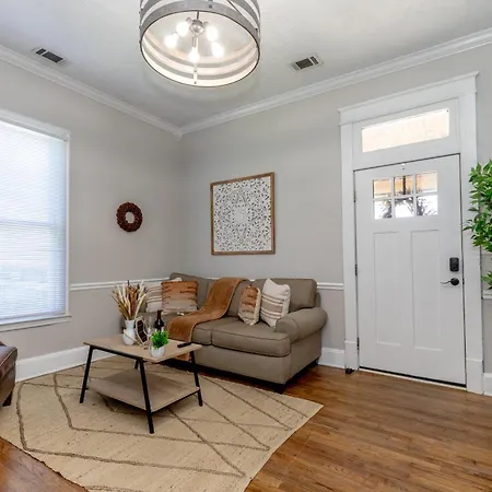 New 1 Mile To Downtown Hot Tub Free Park Holiday home