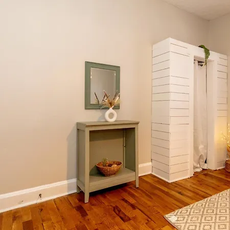 New 1 Mile To Downtown Hot Tub Free Park Holiday home Nashville