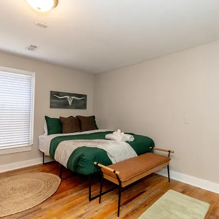 Holiday home New 1 Mile To Downtown Hot Tub Free Park