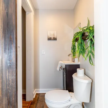 New 1 Mile To Downtown Hot Tub Free Park Holiday home *