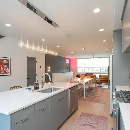 Holiday home Fabulous Location Walk To Food & Bars Roof Deck