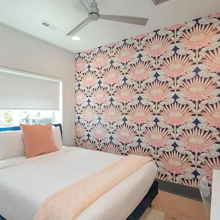 Holiday home Fabulous Location Walk To Food & Bars Roof Deck *