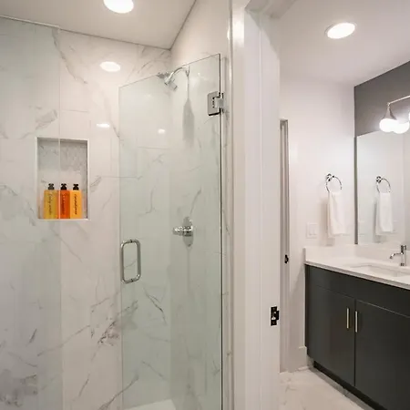 Fabulous Location Walk To Food & Bars Roof Deck * Nashville