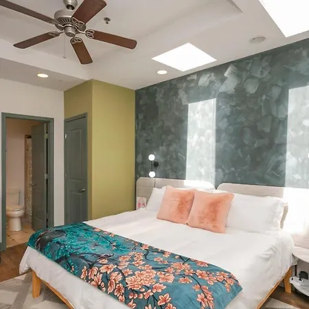 Holiday home Broadway Penthouse Above Live Music & Bars