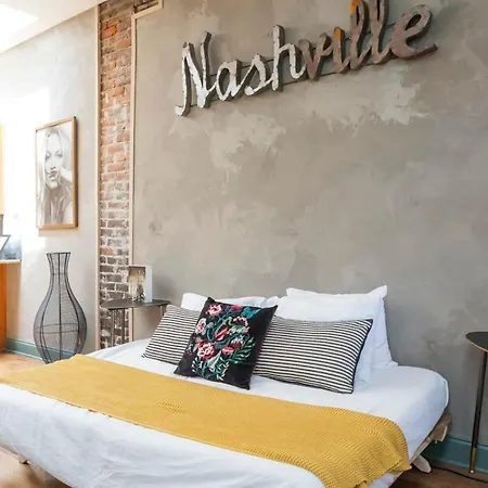 Broadway Penthouse Above Live Music & Bars * Nashville