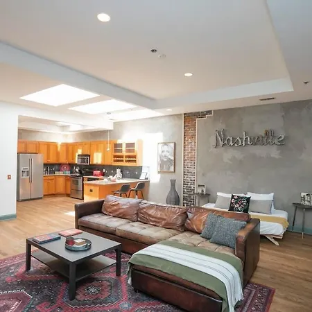 Holiday home Broadway Penthouse Above Live Music & Bars