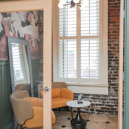 Holiday home Broadway Penthouse Above Live Music & Bars *