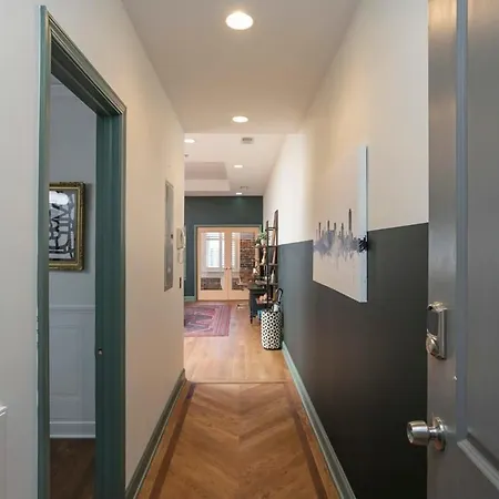 Broadway Penthouse Above Live Music & Bars *