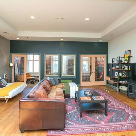 Broadway Penthouse Above Live Music & Bars Holiday home Nashville