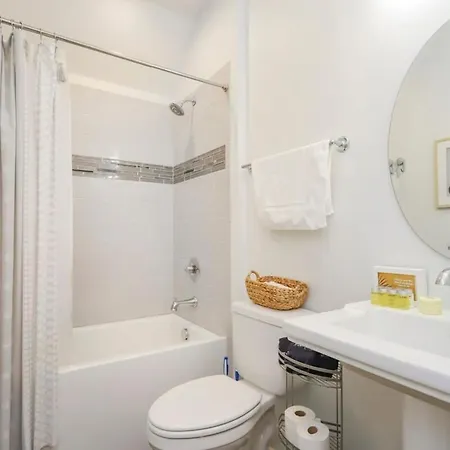 Holiday home Stylish For 12 8th Ave South 6 Beds