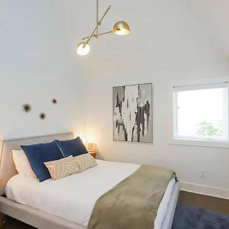 Holiday home Stylish For 12 8th Ave South 6 Beds