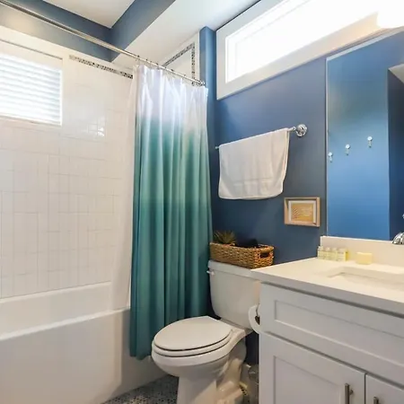 Stylish For 12 8th Ave South 6 Beds Holiday home Nashville