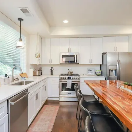 Holiday home Stylish For 12 8th Ave South 6 Beds Nashville