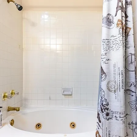 Charming 3br Antioch Retreat With Fireplace Holiday home
