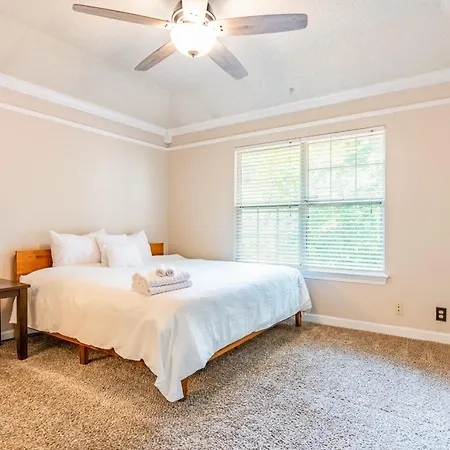 Holiday home Charming 3br Antioch Retreat With Fireplace Nashville