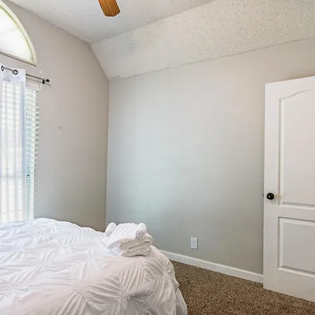 Charming 3br Antioch Retreat With Fireplace