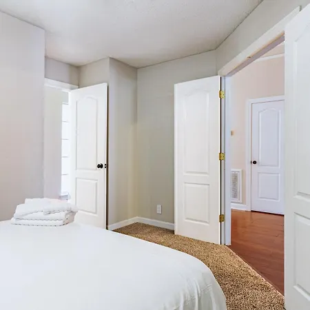 Holiday home Charming 3br Antioch Retreat With Fireplace