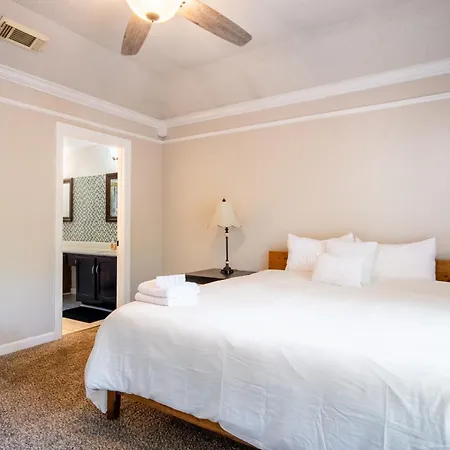 Charming 3br Antioch Retreat With Fireplace *