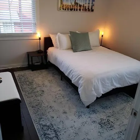 East Retreat, Outdoor Oasis, Sleeps 12, Four Bedrooms *
