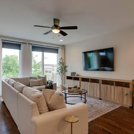 Unforgettable Townhome-close To Broadway-10 Beds! *