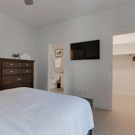 Holiday home Sleek Townhome Near Broadway! *
