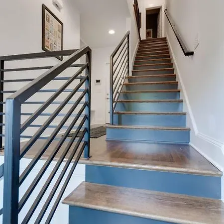 Holiday home Sleek Townhome Near Broadway!